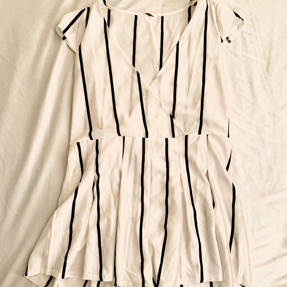 ROMWE Pants - White Pinstripe Shortsleeved Romper